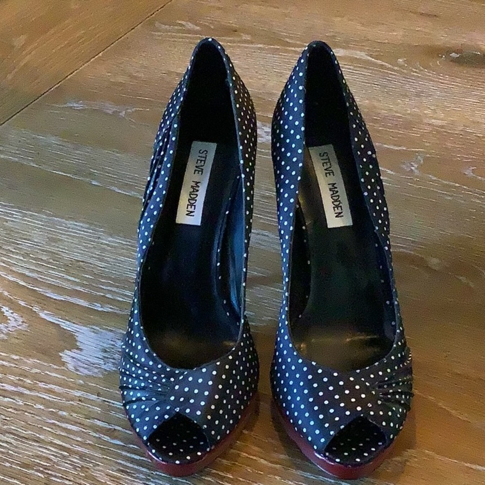 STEVE MADDEN POLKA DOT 5 INCH HEEL   SIZE:8